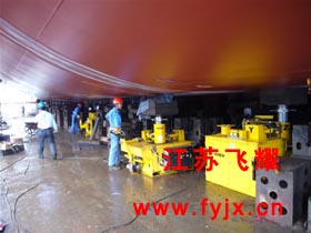 船體分段合攏施工現(xiàn)場(chǎng)圖